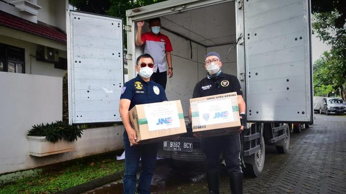 Pecinta Moge ini mengirimkan satu mobil bantuan korban bencana ke Sulbar