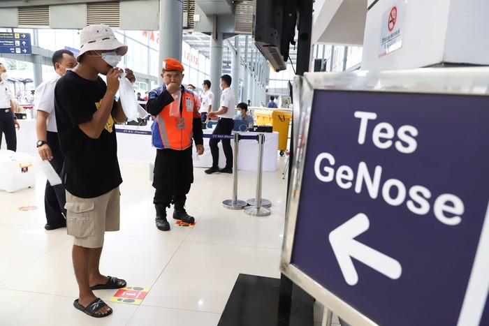 Pemeriksaan GeNose 19 di stasiun kereta api