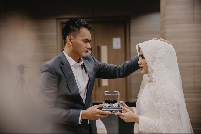 Bismillah... Mohon doa restunya saudara-i ku.., tulis Ikke Nurjanah pada caption foto. Foto: Instagram/@ikkenurjanah0518, @zoie.pictures