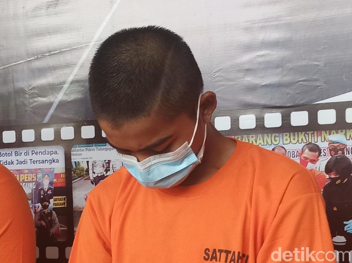Pria di Tulungagung, NZ (18), belasan kali menyetubuhi siswi SMP. Modalnya, ia berjanji akan menikahi korban.