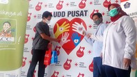 Astra Credit Companies (ACC) anak perusahaan PT Astra International Tbk  menyerahkan bantuan donor plasma konvalesen kepada Palang Merah Indonesia, terapi plasma konvalesen merupakan  transfer antibodi kepada orang yang tengah mengalami infeksi seperti virus corona. Istimewa