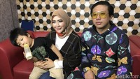 Mantan narapidana kasus Ikan Asin itu memberikan waktu seminggu untuk Rey Utami memperlihatkan sikap baiknya. (Foto: Hanif/detikcom) 