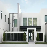 Berdiri di atas lahan seluas 1.347 meter persegi, rumah Serena Williams hadir dengan arsitektur bergaya minimalis kontemporer. Untuk desain interior, pemenang 23 gelar Grand Slam ini memercayakan perusahaan konsultan desain milik kakaknya, petenis Venus Williams. (Foto: Dok: Lelanie Foster/Architectural Digest)