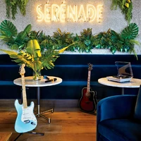 Terdapat sebuah area karoeke yang dibuat seperti kafe lengkap dengan bar dan instrumen musik. (Foto: Dok: Lelanie Foster/Architectural Digest)