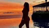 Ia pun makin sering mengunggah foto-foto seksinya tersebut. Dok. Instagram/salmafinasunan