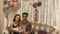 Intan tak bisa berbuat banyak, wanita berambut panjang ini hanya mencurahkan isi hatinya lewat media sosial. Semasa pacaran hingga awal menikah, Intan dan Maell kerap kulineran bareng, bahkan menghabiskan malam untuk dinner romantis.  Foto: instagram @intanratnajuwitaa