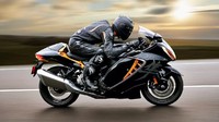 Motor ini ditenagai mesin 4 silinder segaris 1.340cc. Mesin ini bisa menghasilkan tenaga maksimum 187 dk pada 9.700 rpm dan torsi puncak 150 Nm pada 7.000 rpm. Mesin itu disalurkan dengan gearbox 6 percepatan. Foto: Suzuki