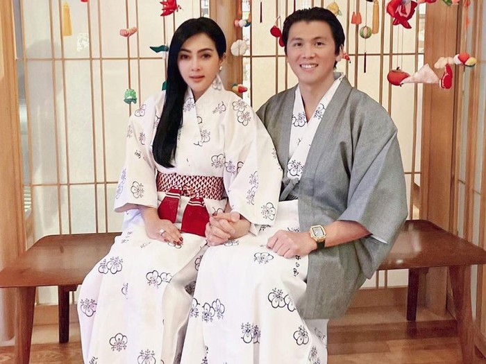 syahrini liburan ke jepang syahrini dan reino pakai Yukata