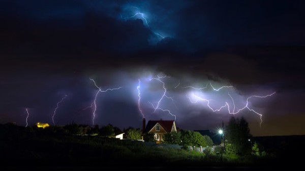 Travel Photographer of the Year 2020 memiliki tema foto-foto satwa liar, pulau, kesendirian, dan dekat dengan rumah. Foto ini diambil Alekseev di wilayah Tver, Rusia. Travel Photographer of the Year 2020 memiliki tema foto-foto satwa liar, pulau, kesendirian, dan dekat dengan rumah. Foto ini diambil Alekseev di wilayah Tver, Rusia.