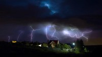 Travel Photographer of the Year 2020 memiliki tema foto-foto satwa liar, pulau, kesendirian, dan dekat dengan rumah. Foto ini diambil Alekseev di wilayah Tver, Rusia.