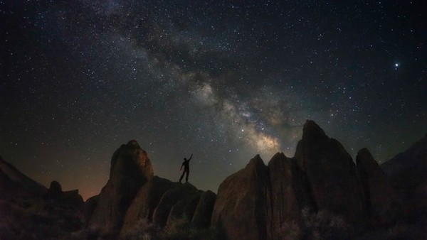 Nayana Rajesh (16) juga mengikuti kompetisi Travel Photographer of the Year 2020. Ia mengambil foto ini selama liburan di Lone Pine, California, AS pada 2018 lalu. Nayana Rajesh (16) juga mengikuti kompetisi Travel Photographer of the Year 2020. Ia mengambil foto ini selama liburan di Lone Pine, California, AS pada 2018 lalu.