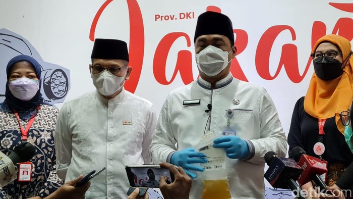 Wagub DKI Jakarta, Ahmad Riza Patria selesai donor plasma konvalesen.