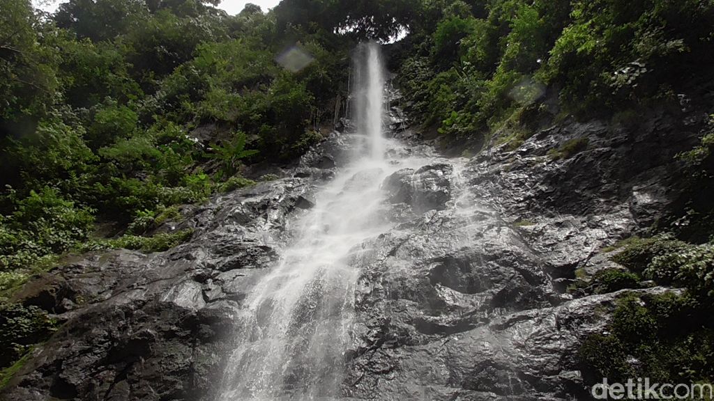 Air Terjun Tamasapi Mamuju