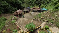 Berdasarkan pantauan wartawan, kawasan Air Terjun Tamasapi telah dilengkapi sejumlah fasilitas untuk menunjang kenyamanan pengunjung, seperti gazebo yang terbuat dari bambu, toilet dan mushola. Ada juga monumen berbentuk unik, sangat pas sebagai tempat berswafoto. Foto: Abdy Febriady/detikcom
