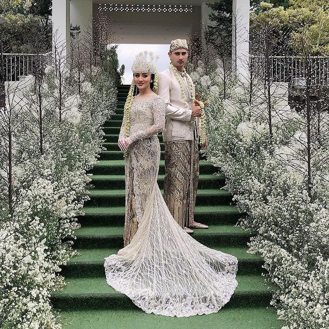 Sebelum menikah, Margin dan Ali telah melangsungkan prosesi lamaran. Tak hanya itu saja, Margin juga terlihat mengunggah momen pengajian dan siraman di media sosial Instagramnya. Foto: Instagram/@anchawedding_
