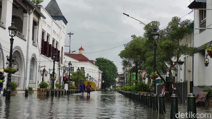 Banjir di Kota Lama, Semarang, Sabtu (6/2/2021).