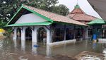 Banjir Juga Rendam Stasiun Tawang Semarang