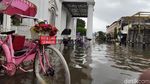 Banjir Juga Rendam Stasiun Tawang Semarang