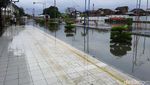 Banjir Juga Rendam Stasiun Tawang Semarang