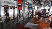Banjir mengakibatkan perjalanan KA terganggu.