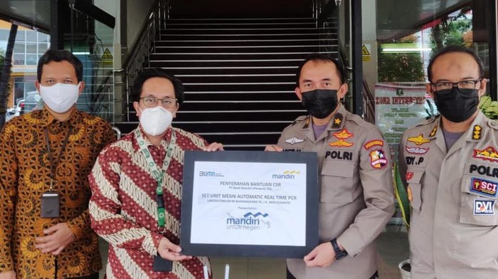Bank Mandiri Serahkan Bantuan Mesin PCR ke RS Polri Sukanto Bank Mandiri memberikan bantuan satu set peralatan laboratorium mesin automatic realtime PCR ke Rumah Sakit Polri Said Sukanto, Jakarta Timur.