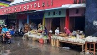 Pasar Boyolali Kota juga sepi pengunjung. 