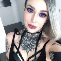 Devon OKelly merupakan seorang model dan penari asal AS yang mentato bola matanya. Meski sudah diwanti-wanti bahwa prosedur tersebut bisa menyebabkan efek samping, seperti pusing, pandangan kabur hingga kebutaan, Devon tetap bertekad melakukannya. Foto: Instagram @devilsybil