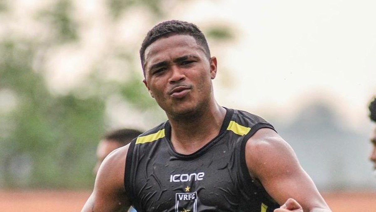 Pesepakbola Brasil, Emerson Carioca, disanksi akibat perayaan gol nyeleneh. (Foto: Instagram @emersoncarioca07)