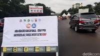 Pemkot Bogor memberlakuan aturan ganjil genap akhir pekan bagi kendaraan di Kota Bogor. Gerbang Tol Bogor merupakan salah satu pos sekat yang dibuat petugas untuk memantau kendaraan yang masuk ke Kota Bogor melalui Tol Jagorawi. 