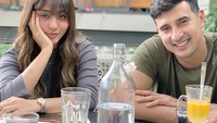 Ali dan Margin memang sudah diketahui menjalin hubungan. Mereka bahkan sudah sering memamerkan kebersamaan. Termasuk ketika menikmati kuliner, keduanya sering mengunggah foto makan bareng.  Foto: instagram @alisyakieb