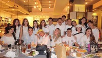 Tak hanya sendirian, Ali juga suka kulineran bareng teman-temannya. Lihat saja kalau semua sudah kumpul. Ramai dan pastinya seru. Foto: instagram @alisyakieb