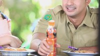 Ali dikenal sebagai pemain sinetron. Berbagai peran pernah ia mainkan, termasuk ketika berperan sebagai wanita ataupun ketika jadi petugas pemerintahan.  Foto: instagram @alisyakieb