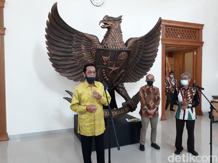 Gubernur DIY, Sri Sultan Hamengku Buwono umumkan perpanjangan PTKM, Sabtu (6/2/2021).