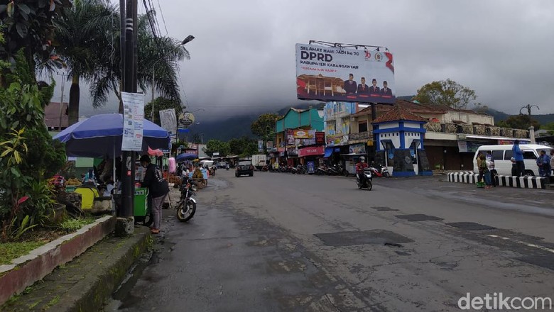 Jalanan dan pasar di kawasan wisata Tawangmangu lengang, Sabtu (6/2/2021) Jalanan dan pasar di kawasan wisata Tawangmangu lengang, Sabtu (6/2/2021)