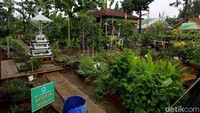 Selain indah, cantik dan menyegarkan, area perkampungan Mulyaharja ini sangat banyak manfaatnya lho. Bila kita mengajak anak-anak, tentunya mereka dengan senang bisa bermain sambil belajar.