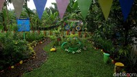 Tak hanya itu, ada juga taman herbal atau yang biasa disebut Apotik Hidup yang juga bisa menjadi inspirasi pelestarian tanaman bermanfaat untuk kehidupan kita sehari-hari.