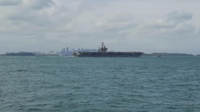 Kapal Induk AS USS Nimitz dan dua kapal induk AS lainnya dipantau TNI AL saat melintas di sekitar perairan Indonesia (Instagram TNI AL)