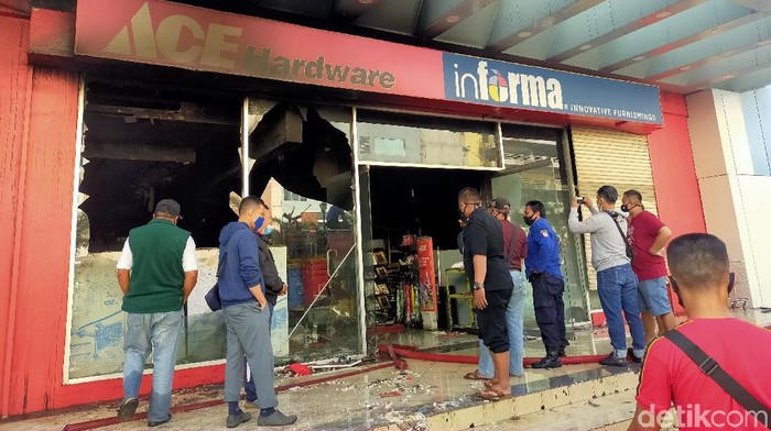 Kebakaran Mal panakkukang