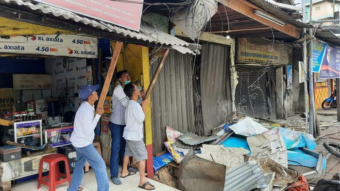Kondisi 3 kios tertabrak mobil maut di Tanah Abang, Jakpus