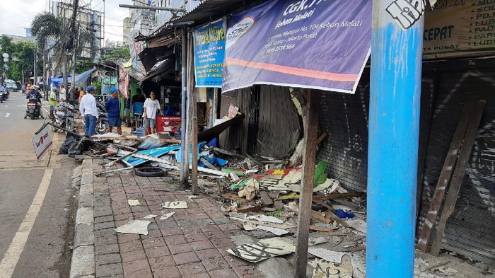 Kondisi 3 kios tertabrak mobil maut di Tanah Abang, Jakpus