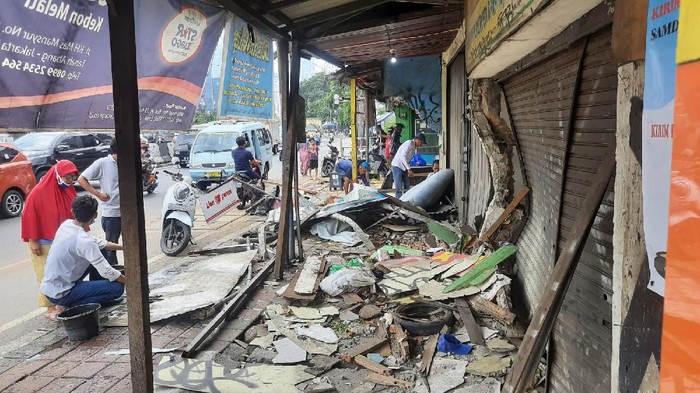 Kondisi 3 kios tertabrak mobil maut di Tanah Abang, Jakpus