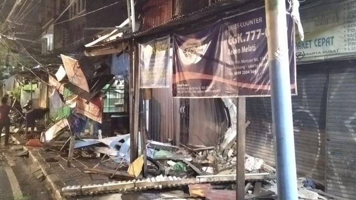 Mobil Tabrak Motor hingga warung di Tanah Abang, Jakarta Pusat menewaskan pengendara motor