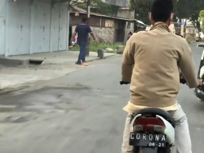 Motor dengan pelat CORONA di Medan (dok. Istimewa)
