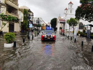 Penampakan Banjir yang Merendam Kota Lama Semarang