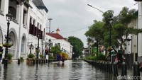 Hujan deras sejak semalam menjadi penyebab banjir di Semarang, Jawa Tengah.