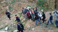 Proses penanganan harimau yang lepas dari kandang ini menghabiskan waktu lebih dari 24 jam. Petugas TNI-Polri, BKSDA hingga dokter hewan dan pengelola Sinka Zoo ikut serta dalam penanganan (dok Istimewa)