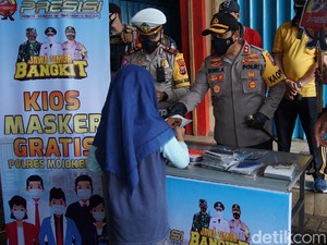 Polisi Buat Kios Masker Gratis di Pasar Tradisional Demi Mojokerto Zona Hijau