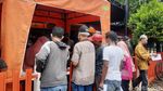 Potret Pengambilan BLT Tanpa Jaga Jarak di Kantor Pos Demak