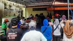 Potret Pengambilan BLT Tanpa Jaga Jarak di Kantor Pos Demak