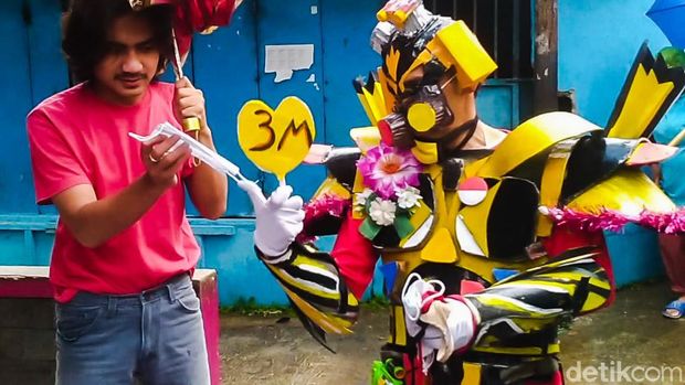 Robot Transformer sosialiasi prokes di Lembang